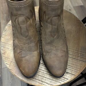 Global Win Brown Suede Western Heeled Ankle Boots